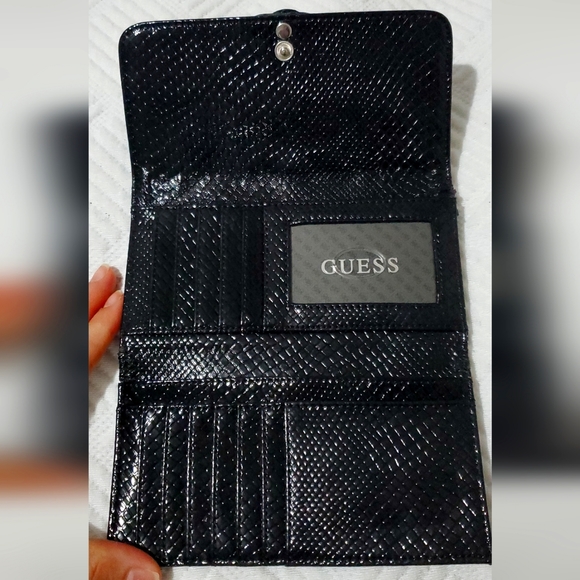 Guess Women Wallet - Picture 3 of 5